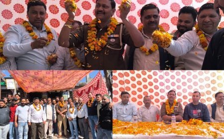 Saharanpur: प्रेस कल्ब छुटमलपुर व दर्पण न्यूज परिवार ने मनाया फूलो का होली पर्व थाना प्रभारी भी हुए शामिल। 