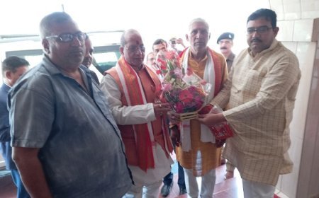 Ayodhya: अयोध्या में बिहार के उपमुख्यमंत्री का भव्य स्वागत, विकास कार्यों की सराहना।