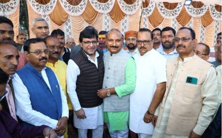 Hardoi: महाराज सिंह पार्क में सजी होली मिलन की महफिल, मंत्री नितिन अग्रवाल ने दिया भाईचारे का संदेश।