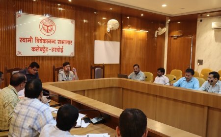 Hardoi: चकबंदी कार्यों में लापरवाही बर्दाश्त नहीं: डीएम अनुनय झा, 15 दिन में पुराने मुकदमों के निस्तारण के निर्देश। 