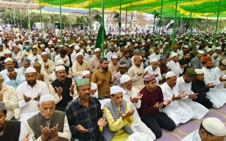 Sambhal: रमज़ान के तीसरे जुमे पर शाही जामा मस्जिद में उमड़ा जनसैलाब, अमन-चैन और भाईचारे के लिए मांगी दुआ। 
