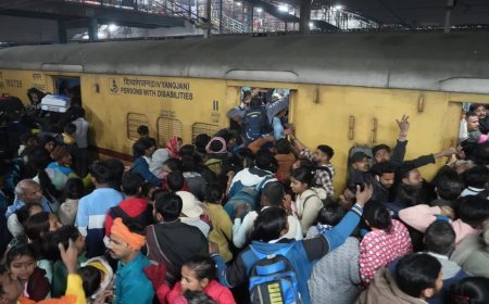 दिल्ली के शाहदरा रेलवे स्टेशन पर फोन छीनकर भाग रहे शख्स का पीछा करते समय 22 साल का युवक ट्रेन से कटा, हुई मौत। 