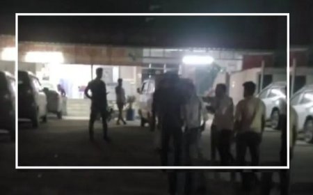 Hardoi: मेडिकल कॉलेज के पास मरीजों की दलाली को लेकर विवाद, निजी अस्पताल के डॉक्टर से मारपीट का वीडियो वायरल। 