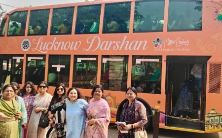 Lucknow : अंतरराष्ट्रीय महिला दिवस विशेष - 'नारी शक्ति' को समर्पित खास यात्रा, डबल डेकर बस में 60 से अधिक महिलाओं ने किया शहर का भ्रमण