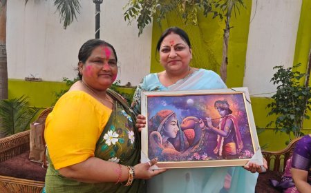 Hardoi : कुबेर लाल जनसेवा संस्थान ने महिला दिवस पर किया नारी सम्मान, होली मिलन में फैले रंग