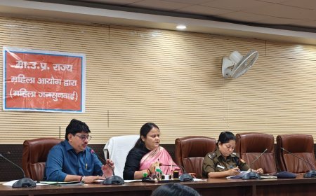 Varanasi : महिला आयोग सदस्य गीता विश्वकर्मा ने जनसुनवाई में महिलाओं की समस्याओं का त्वरित निस्तारण कराने के निर्देश दिए