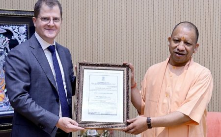 Lucknow: जेवर एयरपोर्ट संचालन के करीब, प्रतिनिधिमंडल ने सीएम योगी को सौंपा एयरोड्रम लाइसेंस।