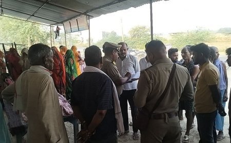 उत्तर प्रदेश के अमेठी में भीषण सड़क हादसा- खड़े ट्रक से दो बाइक टकराईं, तीन की मौत।