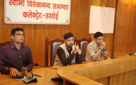 Hardoi : पेट्रोलियम उत्पादों की उपलब्धता पर जिलाधिकारी की समीक्षा बैठक, डीजल, पेट्रोल, एलपीजी, सीएनजी की कोई कमी नहीं, कृत्रिम अभाव पर सख्त कार्रवाई की चेतावनी