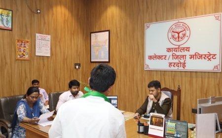 Hardoi : जन सुनवाई में जिलाधिकारी अनुनय झा ने सुनी 59 शिकायतें, त्वरित निस्तारण के दिए निर्देश, कुछ मामलों का मौके पर किया समाधान