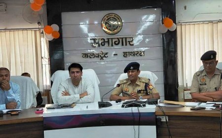 Hathras : जिलाधिकारी अतुल वत्स और पुलिस अधीक्षक चिरंजीवनाथ सिन्हा ने की बैठक, नकलविहीन और सुव्यवस्थित परीक्षा पर जोर