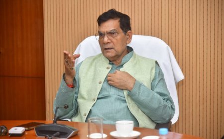 Lucknow : नगर विकास एवं ऊर्जा मंत्री ए.के. शर्मा ने यूपीनेडा और नगर विकास विभाग की योजनाओं की समीक्षा की