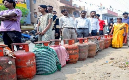 LPG किल्लत के बीच घर बैठे ऐसे करें सिलेंडर बुकिंग: WhatsApp, ऐप, SMS और मिस्ड कॉल से आसानी से होगी बुकिंग। 