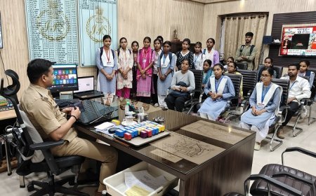 Hardoi: SPEL कार्यक्रम के तहत छात्र-छात्राओं को पुलिस कार्यप्रणाली से कराया गया रूबरू। 