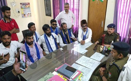 Bajpur: तहसीलदार से धान की पौध की जुताई को लेकर किसान नेता विक्की रंधावा की तीखी झड़प। 