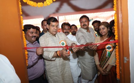 Lucknow : मऊ में शिक्षा और विकास को मिली नई गति: मंत्री ए के शर्मा