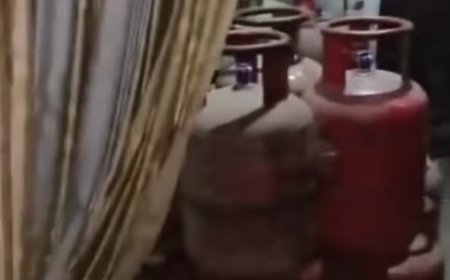 ' वाह! नेताजी, कमाल हुई गौ'- LPG कालाबाजारी का बड़ा मामला, सपा नेता अब्दुल रेहान के घर से 55 भरे सिलेंडर बरामद।