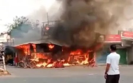 ओडिशा के अंगुल में गैस सिलेंडर फटने से भीषण आग, 10 से अधिक दुकानें जलकर राख।