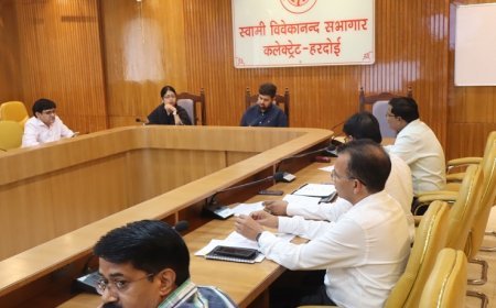 Hardoi: पात्र कर्मकारों व लघु व्यापारियों को मानधन योजना से जोड़ने के निर्देश। 