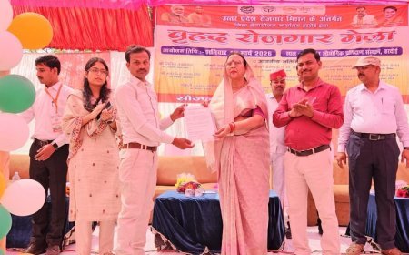 Hardoi: हरदोई में वृहद रोजगार मेला: 43 कंपनियों ने लिए साक्षात्कार, चयनित युवाओं को मिले नियुक्ति पत्र. 