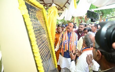 प्रयागराज में सम्राट अशोक के शिलालेखों की प्रतिकृतियों का लोकार्पण, डिप्टी सीएम ने बताया मानवता की धरोहर।