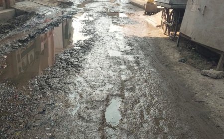 Gonda : गोंडा में पेयजल परियोजना दो साल से अधर में, न सड़कें ठीक न गांवों तक पहुंचा पानी