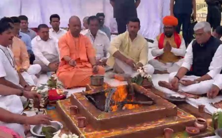 Saharanpur : सीएम योगी ने सहारनपुर में की विकास कार्यों की समीक्षा, मां शाकुंभरी देवी मंदिर में मंत्रोच्चार के साथ की पूजा-अर्चना