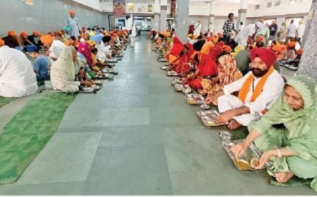 घर में गैस की किल्लत से परेशान पटनावासी: गुरुद्वारा पटना साहिब का लंगर बना जीवन रक्षक, 24 घंटे चल रही सुविधा। 