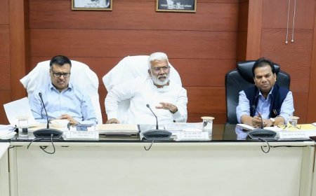 Lucknow: जलशक्ति मंत्री स्वतंत्र देव सिंह ने बाढ़ सुरक्षा कार्यों की समीक्षा की, आगामी 15 जून से पूर्व सभी तैयारियां पूर्ण करने के निर्देश। 