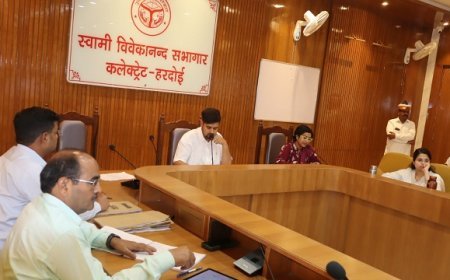 Hardoi: कर करेत्तर बैठक में डीएम का सख्त रुख, खनन, आबकारी व नगर पालिका बिलग्राम की प्रगति पर जताई नाराजगी। 