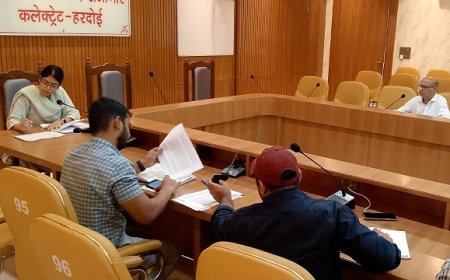 Hardoi: जनपद में बढ़ेंगे सोलर प्लांट, सीडीओ ने विभागों को दिए लक्ष्य पूरा करने के निर्देश।