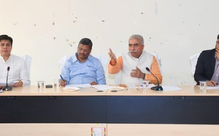 Lucknow: एमएसएमई विभाग की योजनाओं की प्रगति पर मंत्री राकेश सचान ने की समीक्षा बैठक, वित्तीय वर्ष समाप्ति से पहले बजट का पूरा उपयोग सुनिश्चित करने के निर्देश। 