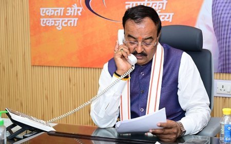 Lucknow: जनता दर्शन में उप मुख्यमंत्री केशव प्रसाद मौर्य ने सुनीं फरियादियों की समस्याएं, त्वरित समाधान के दिए निर्देश। 