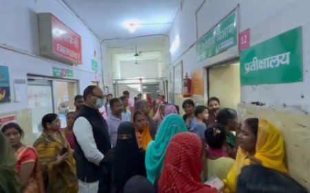 Lucknow: चिनहट सीएचसी में गंदगी पर भड़के डिप्टी सीएम: मास्क लगाकर मरीजों की कतार में खड़े हुए डिप्टी सीएम ब्रजेश पाठक। 