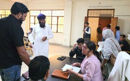 Bajpur: एसडीएम ने तहसील दिवस पर समस्याओं का निस्तारण किया। 