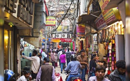 चांदनी चौक का ऐतिहासिक कायाकल्प: बिजली के लटकते तारों के जाल से मुक्त हुई पुरानी दिल्ली की विरासत।