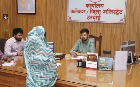 Hardoi: कलेक्ट्रेट जनसुनवाई में 66 शिकायतें, डीएम अनुनय झा ने त्वरित निस्तारण के दिए निर्देश। 