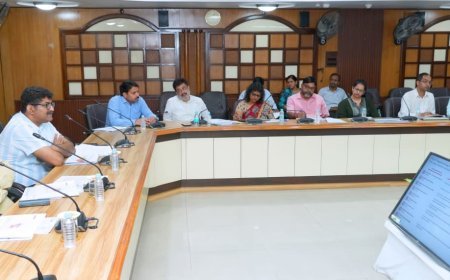 Lucknow : एक ट्रिलियन डॉलर अर्थव्यवस्था के लक्ष्य को लेकर आईटी एवं इलेक्ट्रॉनिक्स विभाग की उच्च स्तरीय बैठक