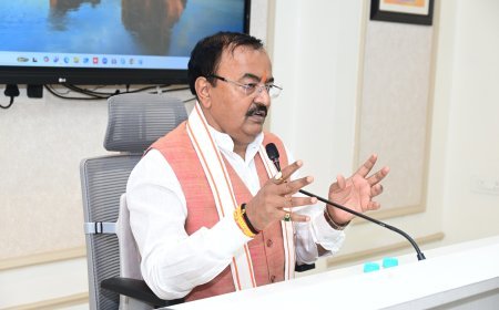 Lucknow : युद्ध स्तर पर काम करें,आजीविका मिशन से जुड़ी संस्थाएं, हर हाल में लक्ष्य पूरा करें- केशव प्रसाद मौर्य