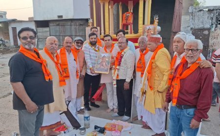 Hathras : नव संवत्सर पर भगवान परशुराम की भव्य शोभायात्रा, रथ पूजन संपन्न