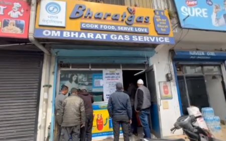 मसूरी में गैस संकट गहराया, दुकानदारों के चूल्हे ठंडे, घरेलू उपभोक्ता भी परेशान; सरकार के दावों पर उठे सवाल।