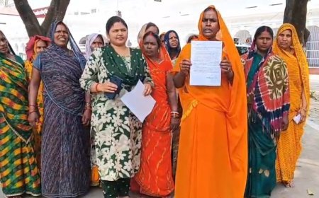 Ballia: कच्ची शराब को लेकर महिलाओं का प्रदर्शन,पुलिस पर लगाया वसूली का आरोप।