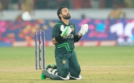 मोहम्मद रिजवान के करियर पर मंडराया संकट: बांग्लादेश के खिलाफ फ्लॉप शो के बाद चयनकर्ताओं के निशाने पर आए सीनियर बल्लेबाज।