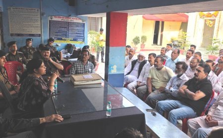 Bajpur : ईद उल फितर और नवरात्र के लिए शांति बैठक, एसडीएम अमृता शर्मा ने समस्याओं का समाधान का आश्वासन दिया