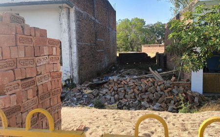 Ayodhya : अयोध्या के बभनियावां गांव में जमीन पर नमाज को लेकर विवाद, कोर्ट आदेश की अनदेखी का आरोप