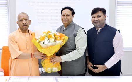 Hardoi : खेल संकुल निर्माण को लेकर सीएम से मिले अशोक अग्रवाल, जनसमस्याओं का भी रखा मुद्दा