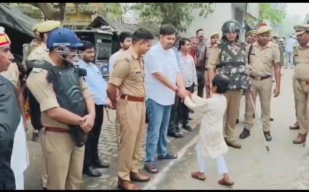 Hardoi : ईद उल फितर शांतिपूर्ण ढंग से मनाया, डीएम और एसपी ने ईदगाह जाकर दी मुबारकबाद