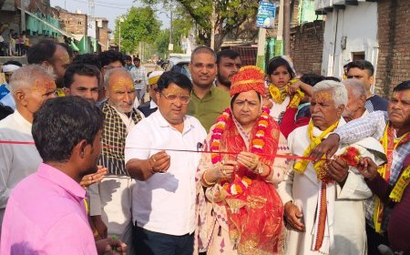 Hathras : कपूरा गांव में मां काली की भव्य शोभायात्रा निकली, पूरा गांव भक्ति में डूबा