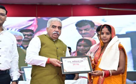 Lucknow : माटीकला उद्योग को नई पहचान देने की दिशा में बड़ा कदम, राज्य स्तरीय कार्यशाला, सेमिनार एवं पुरस्कार वितरण समारोह सम्पन्न