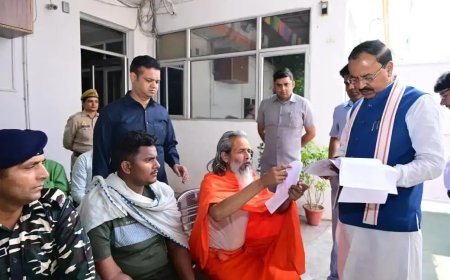 Lucknow : जनता की समस्याओं पर की जाए त्वरित कार्रवाही, जिम्मेदारी तय करने के निर्देश